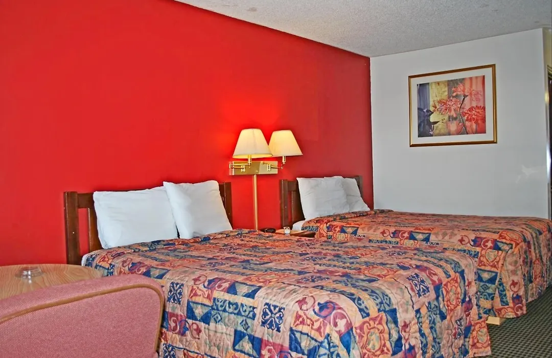 Travelodge By Wyndham Calhoun South I-75-1