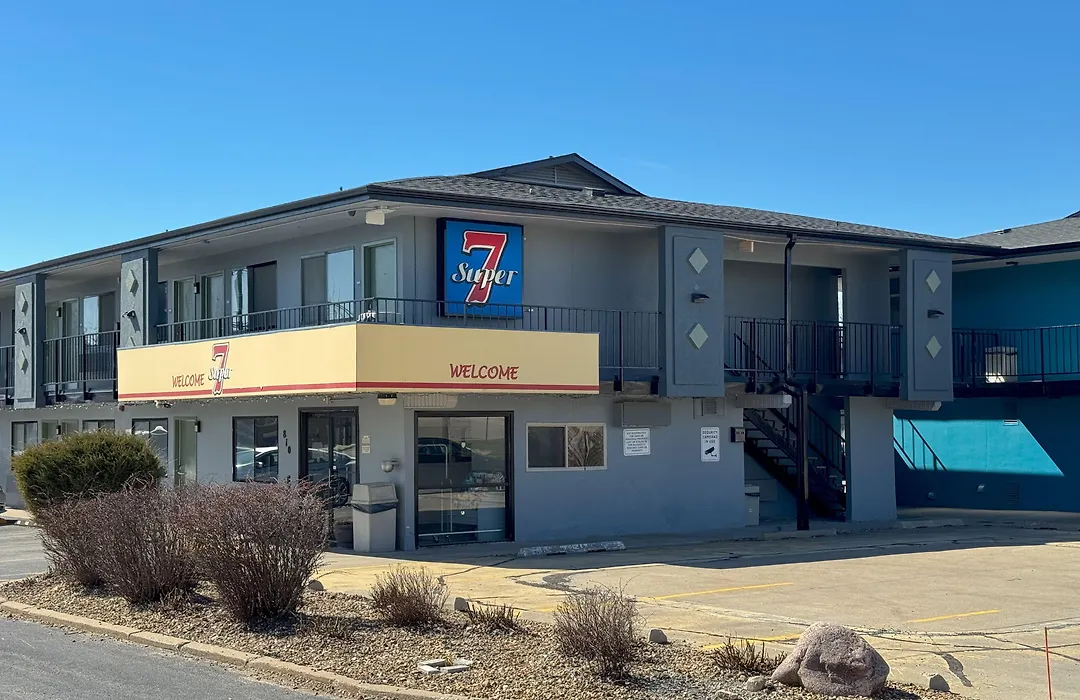 Super 7 Motel-1