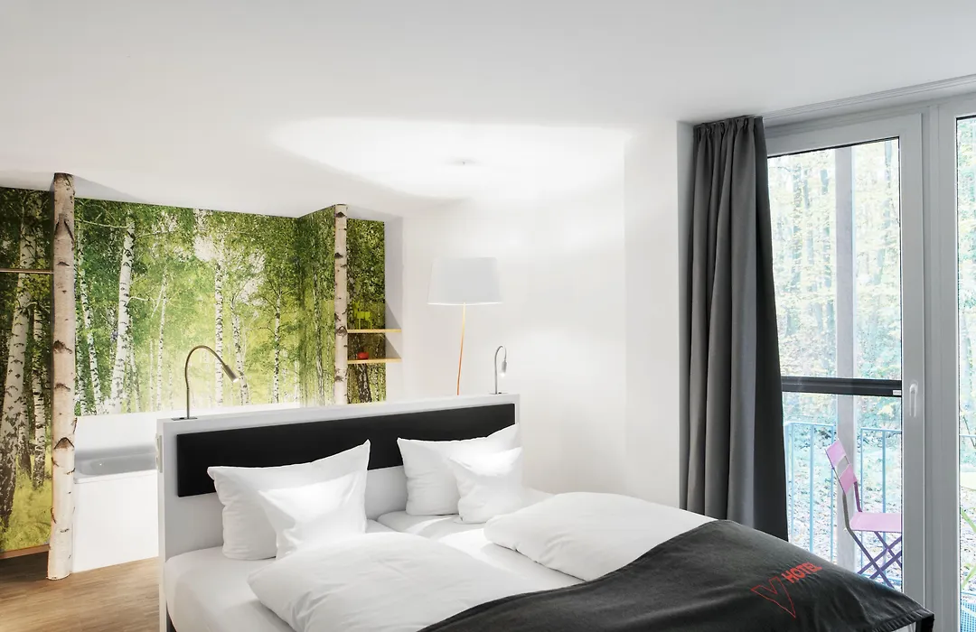 V-Hotel-1