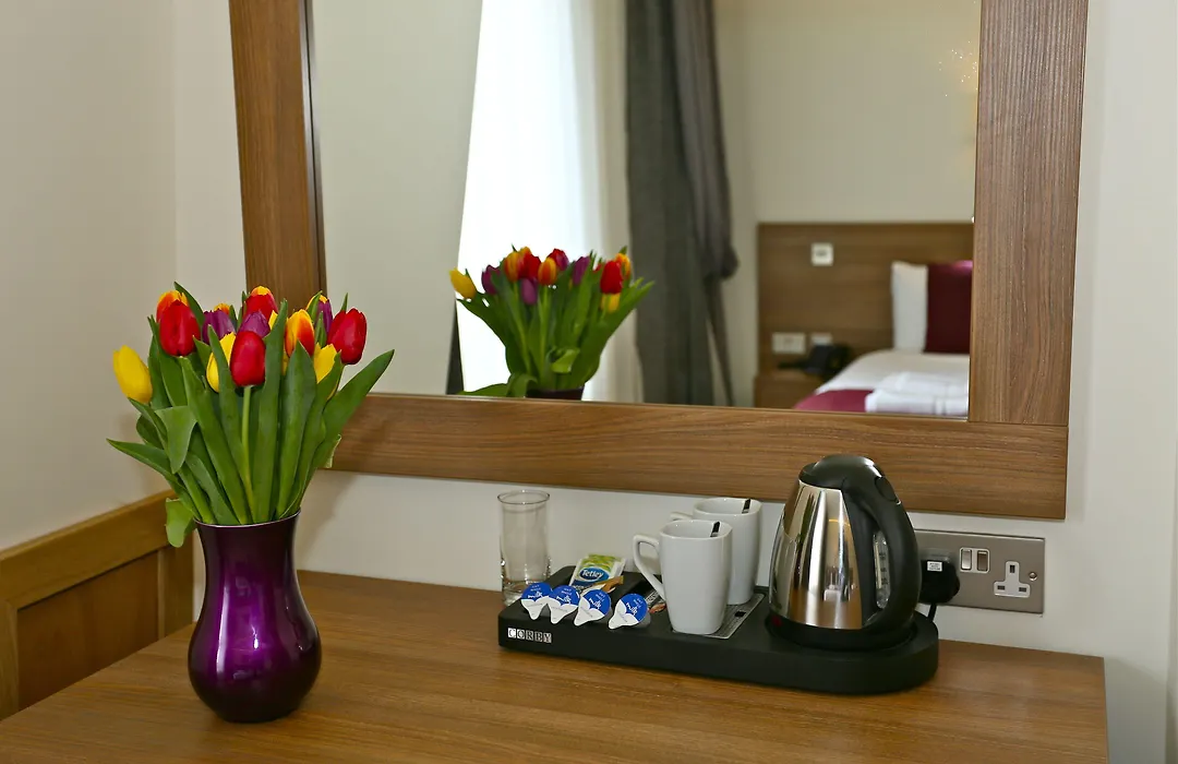 London Kings Hotel-1