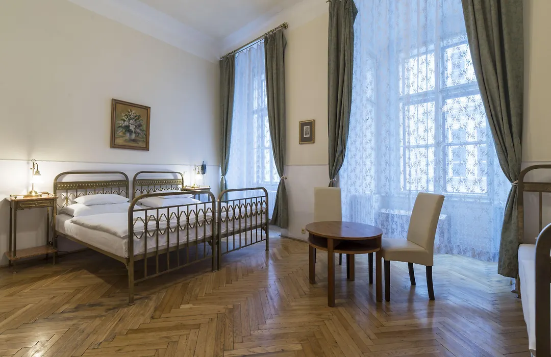 Hotel U Zlateho Jelena-1