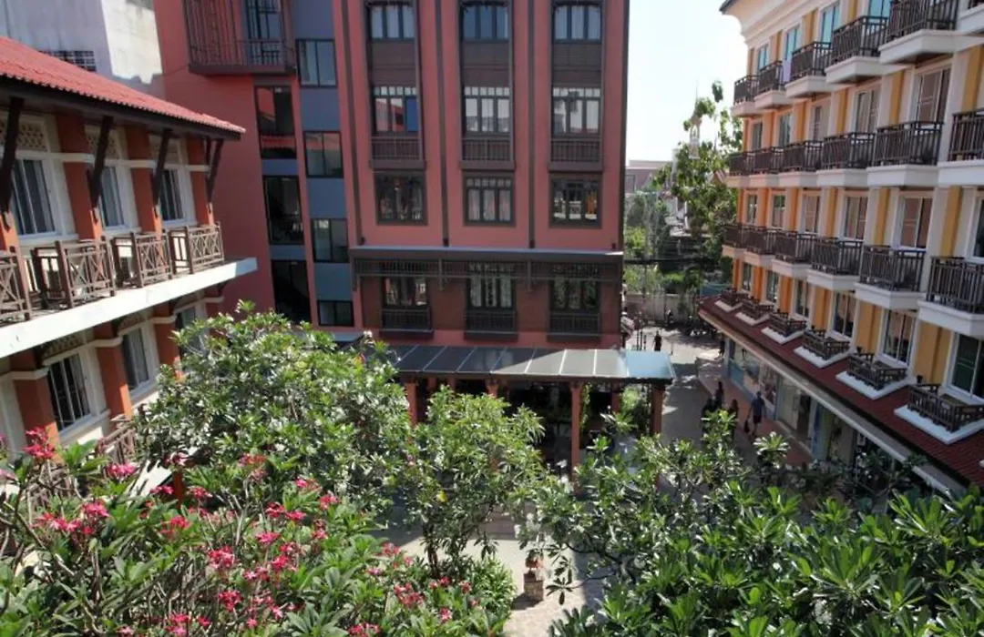 Rambuttri Village Plaza-1