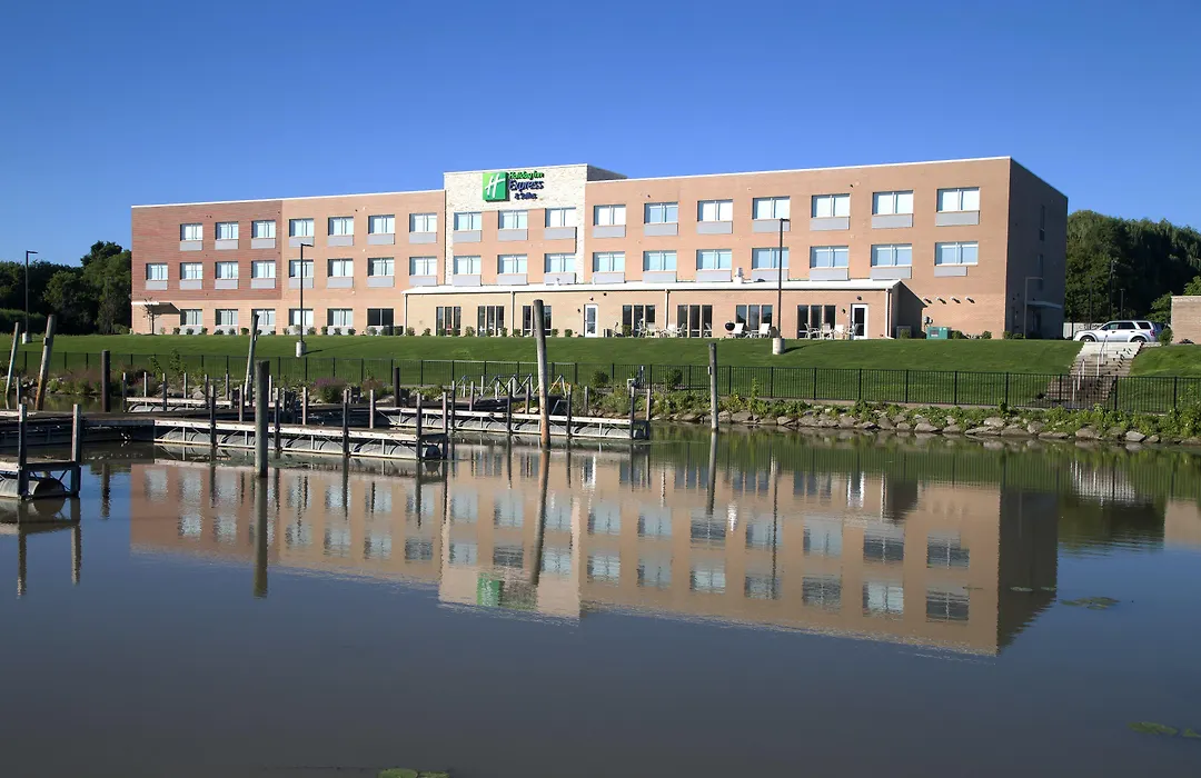 Holiday Inn Express & Suites Port Huron By Ihg-1