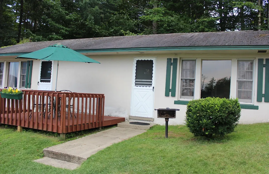 Hill View Motel And Cottages-1