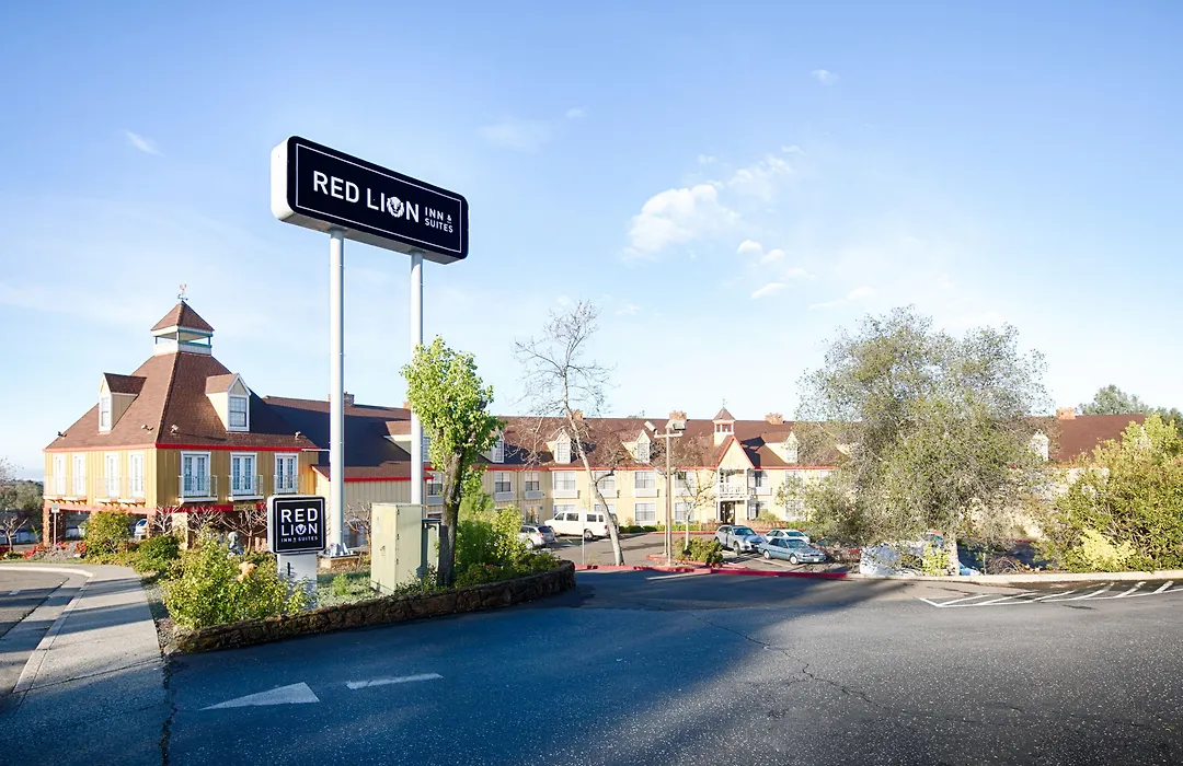Red Lion Inn & Suites Auburn-1