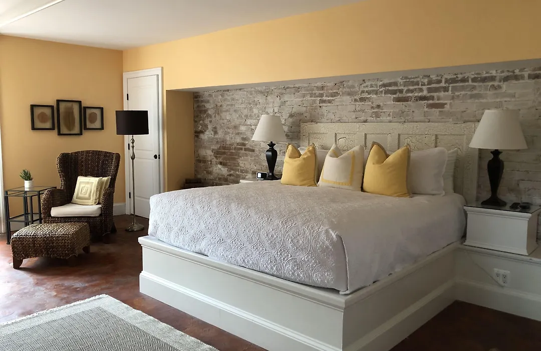 Suites At 249-1