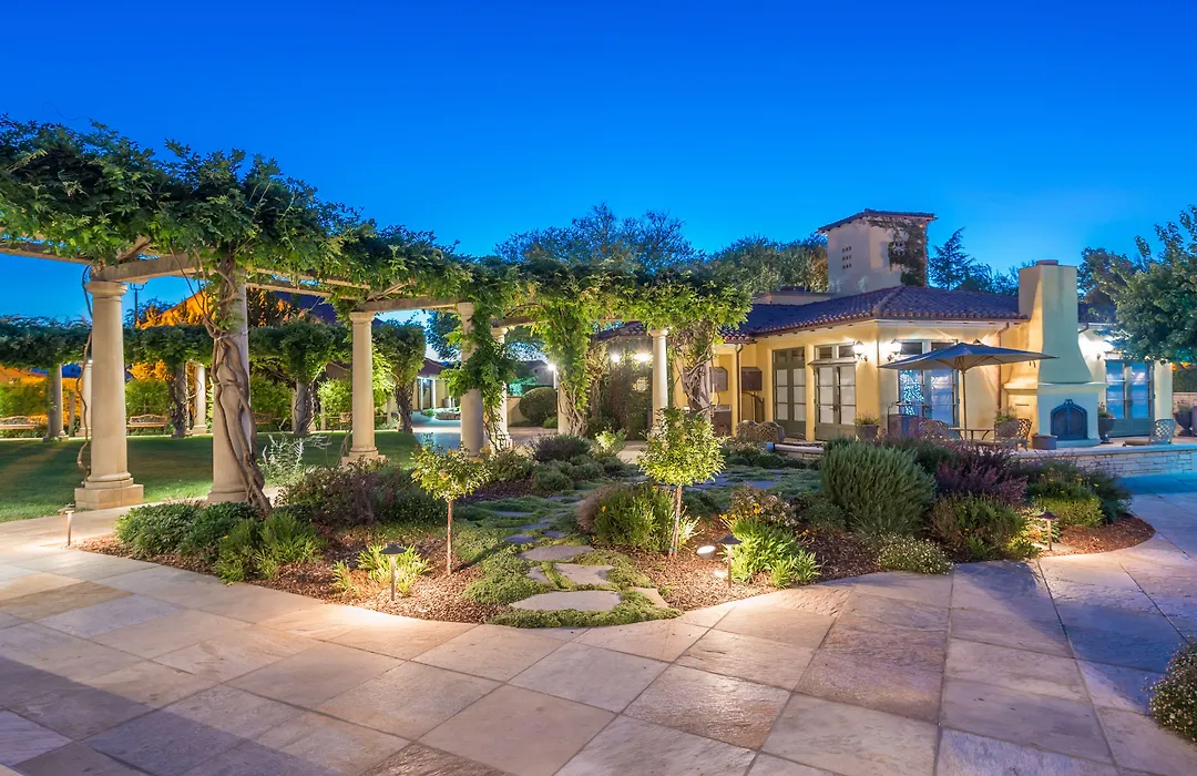 Calipaso Winery & Villa-1