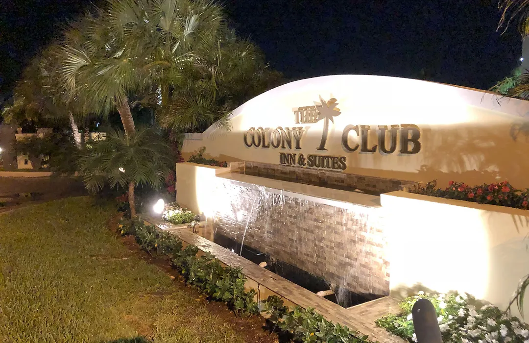 Colony Club Inn & Suites-1
