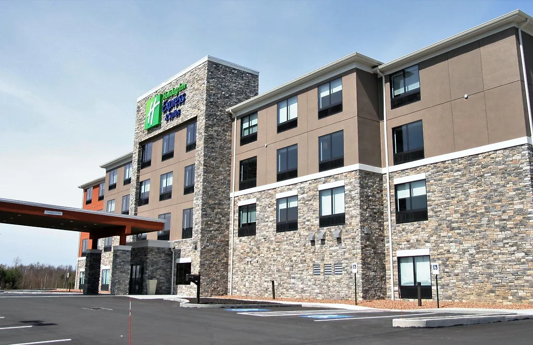 Holiday Inn Express & Suites Clarion By Ihg-1