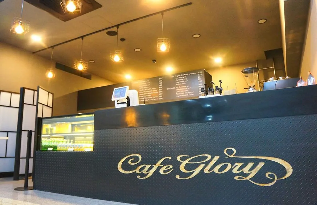 Gloryinn-1