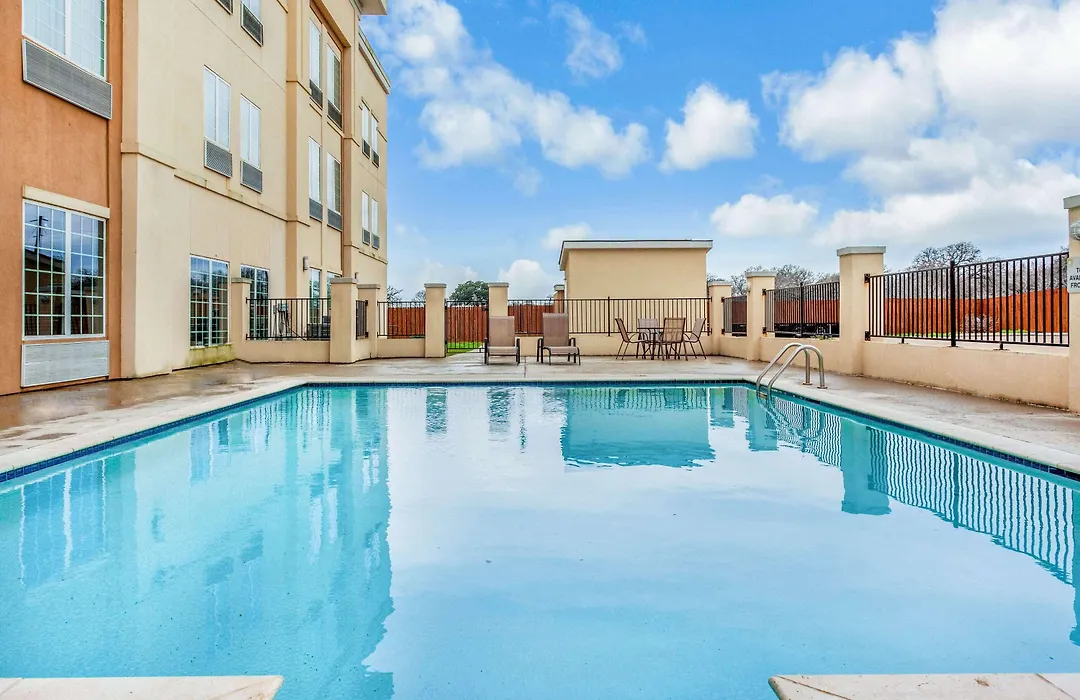 La Quinta By Wyndham Luling-1