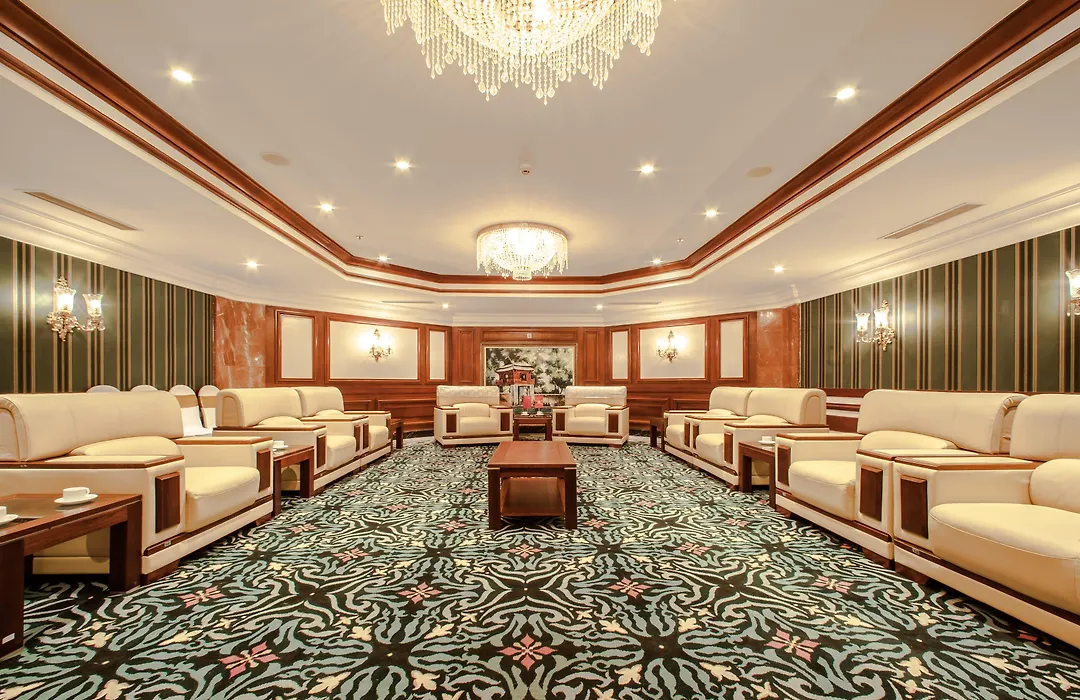 Army Hotel-1
