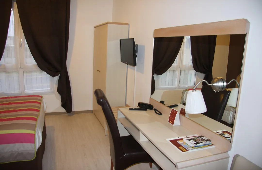 Brit Hotel Cherbourg-1