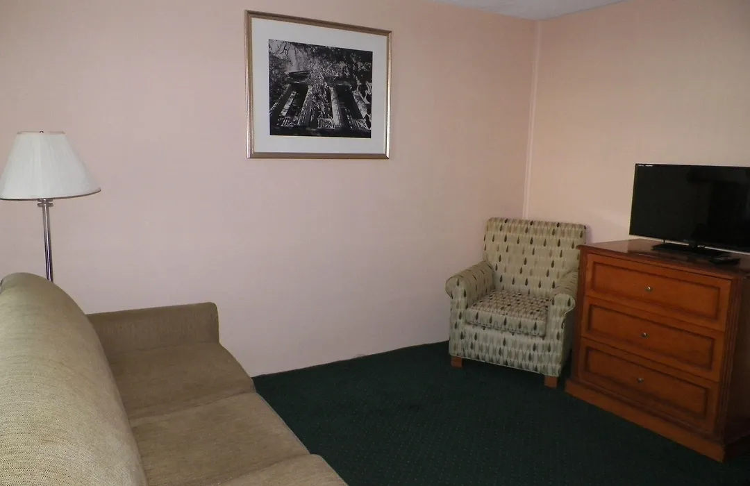Royal Canadian Motel-1