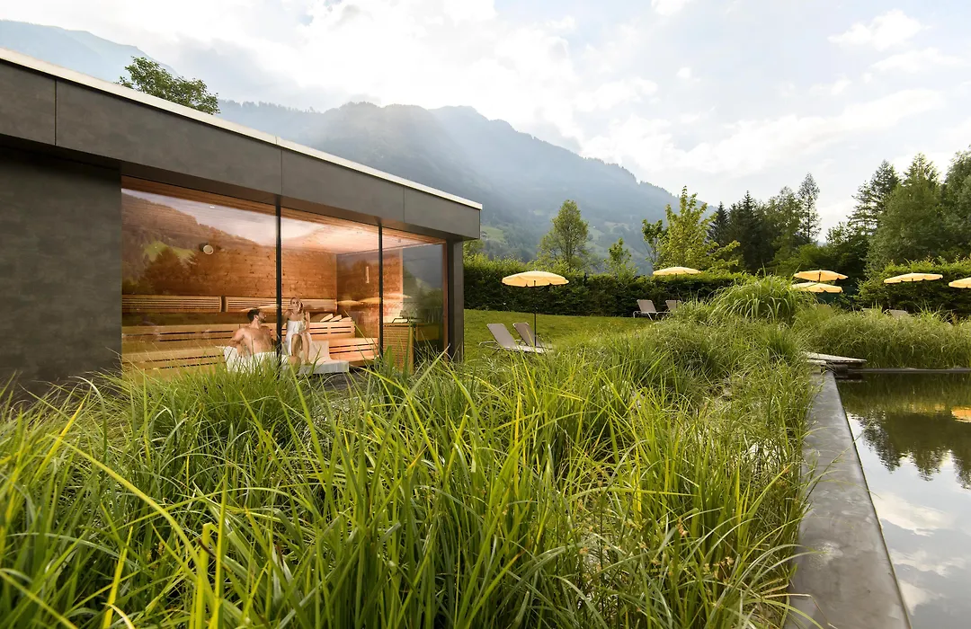 Österreichischer Hof-im Bademantel direkt in die Alpentherme-1