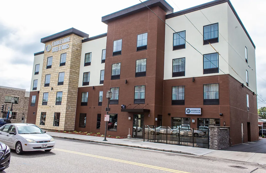 Cobblestone Hotel & Suites - Chippewa Falls-1