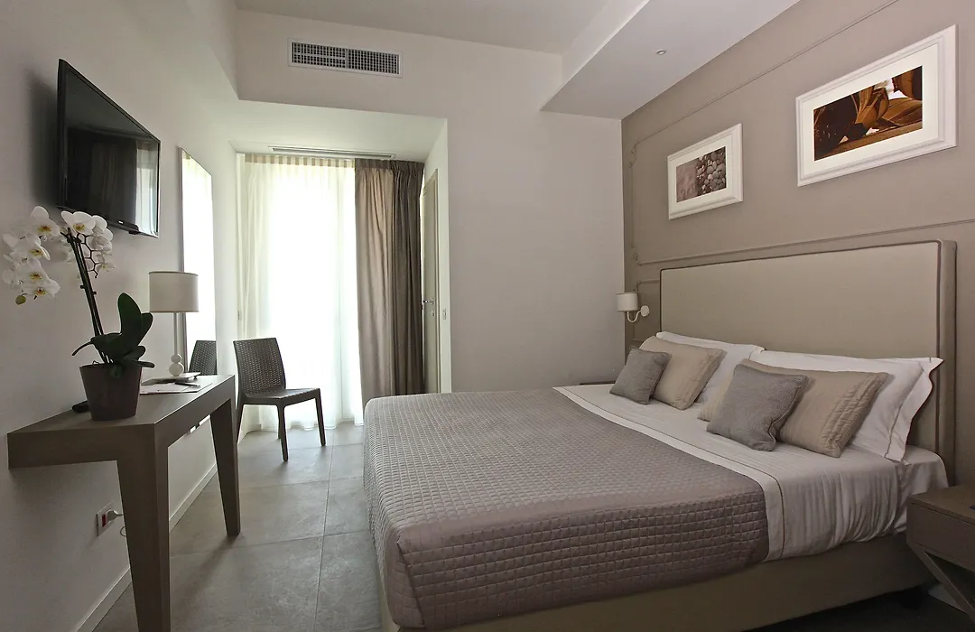 Hotel Ambassador-1