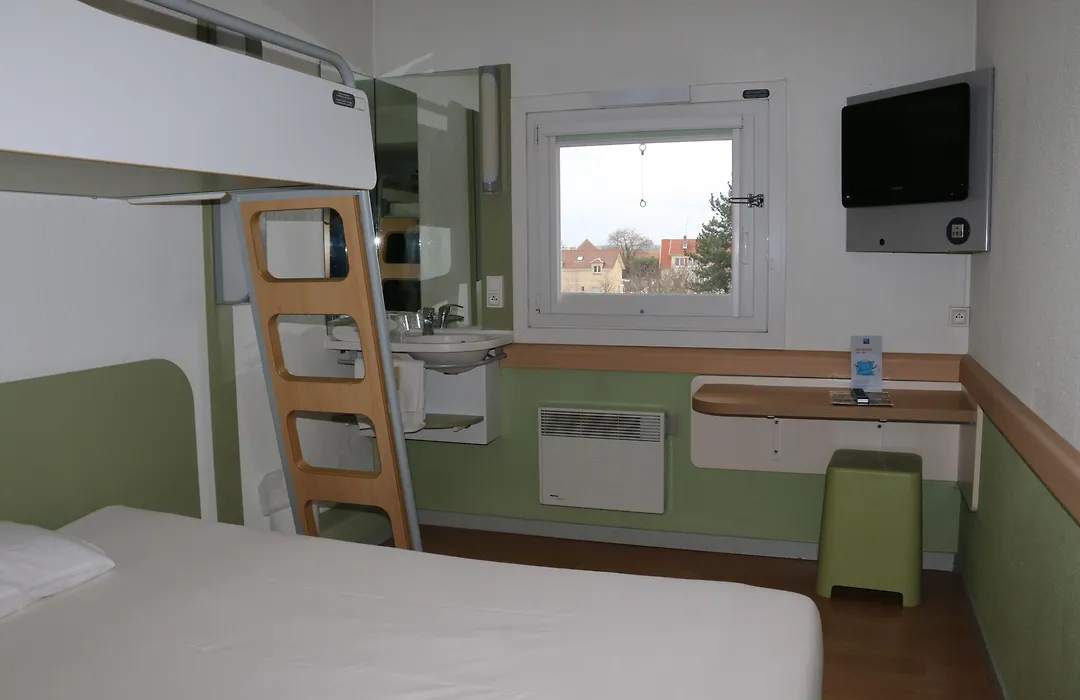 B&B HOTEL Cergy Pierrelaye 3 étoiles-1