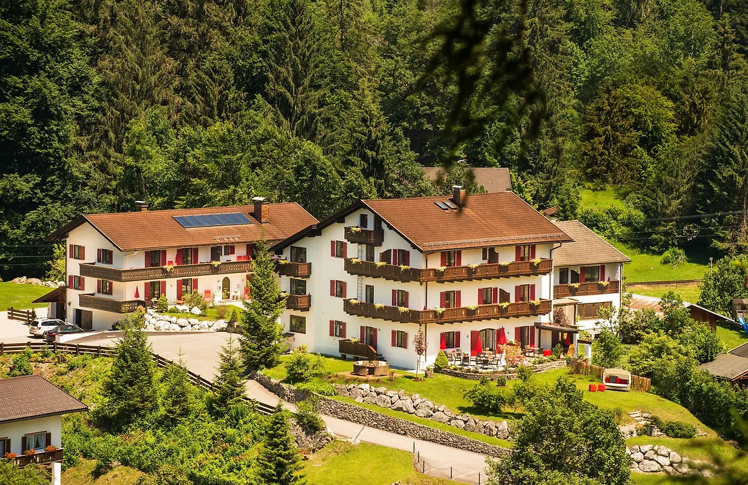Bayern Resort Hotel - Adults only - mit Zugspitzblick - Eibsee-Nähe - Wellnessbereich - Naturpool im Sommer-1