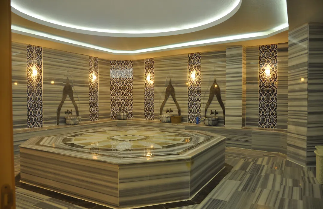 Elips Royal Hotel & Spa-1