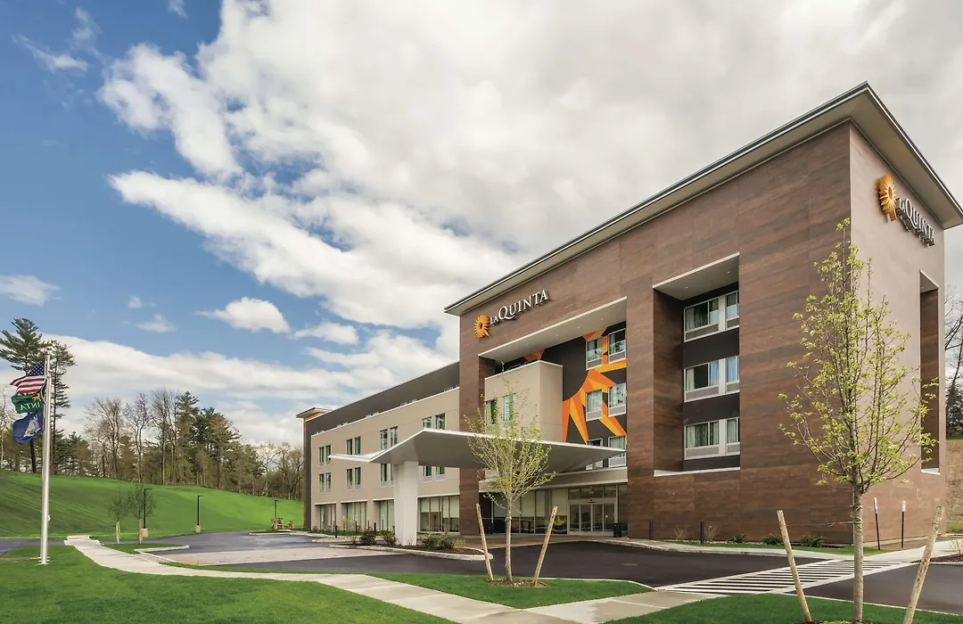 La Quinta Inn & Suites By Wyndham Clifton Park Saratoga Area 1749 Route 9-1