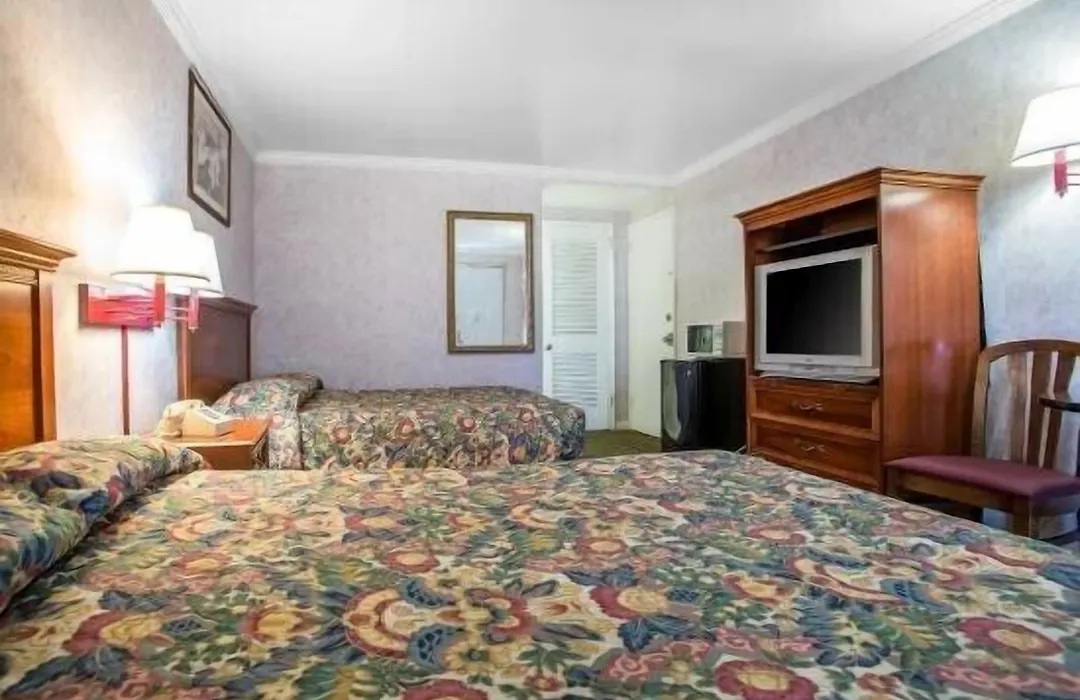 Downbeach Inn-1