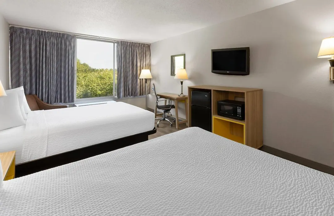 Days Inn By Wyndham Cambridge-1