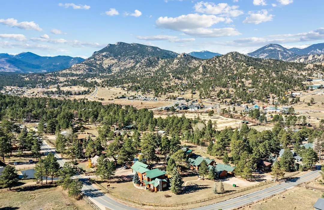 Mountain Shadows Cabins-1
