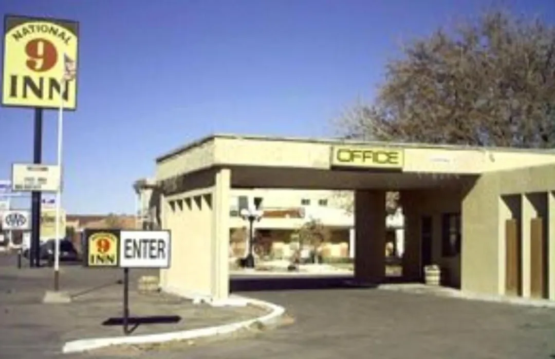 Deluxe Inn Of Roswell-1