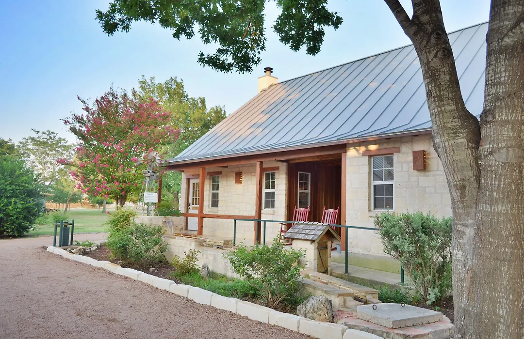 Gruene Cottages-1