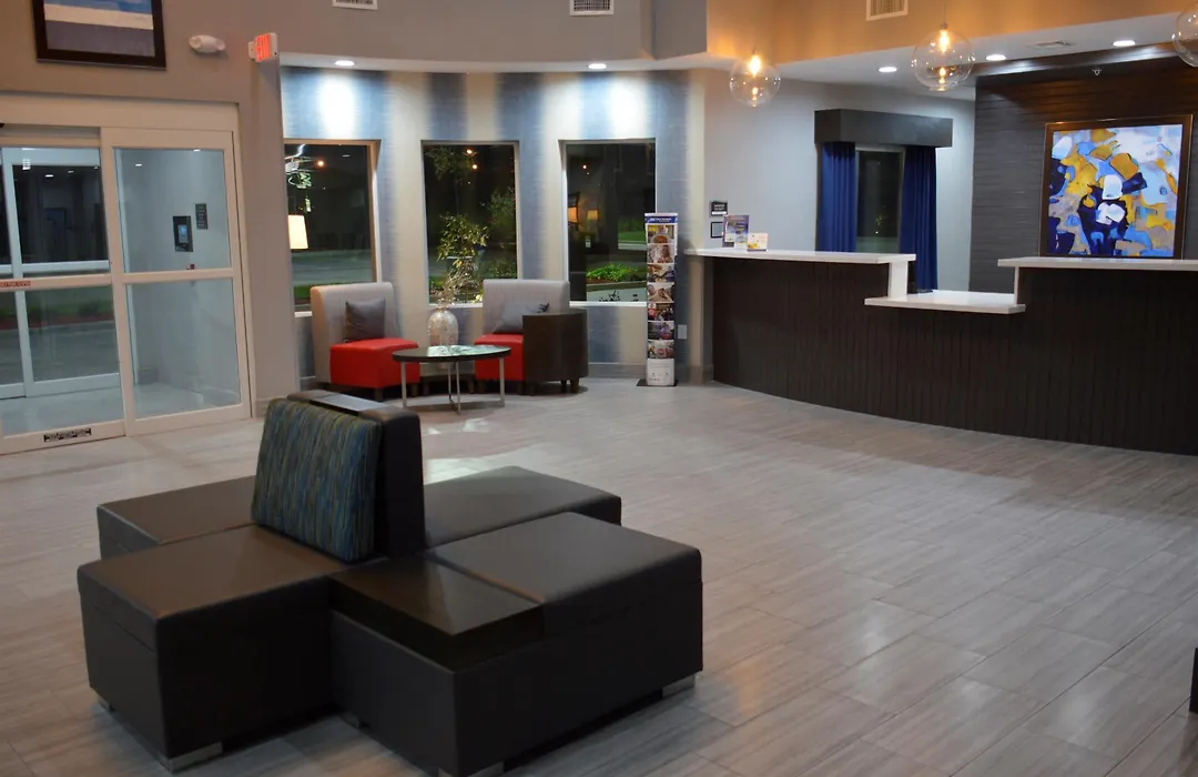 Best Western Plus Airport Inn & Suites-1