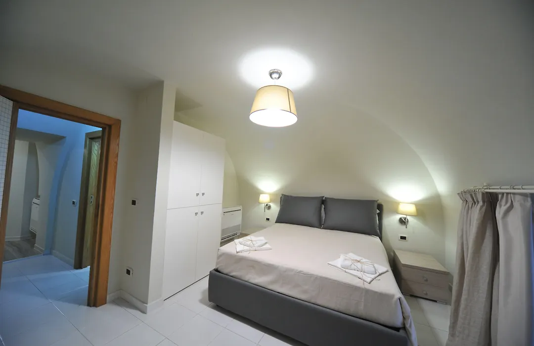 Gatto Bianco House-1