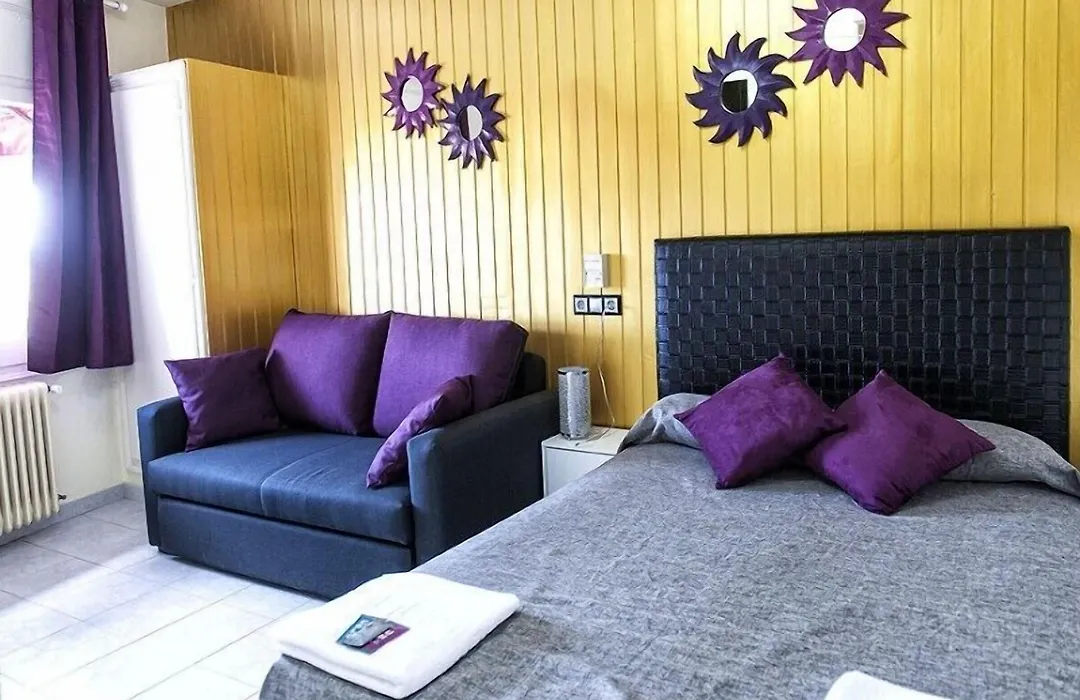 Hostal Emporda-1
