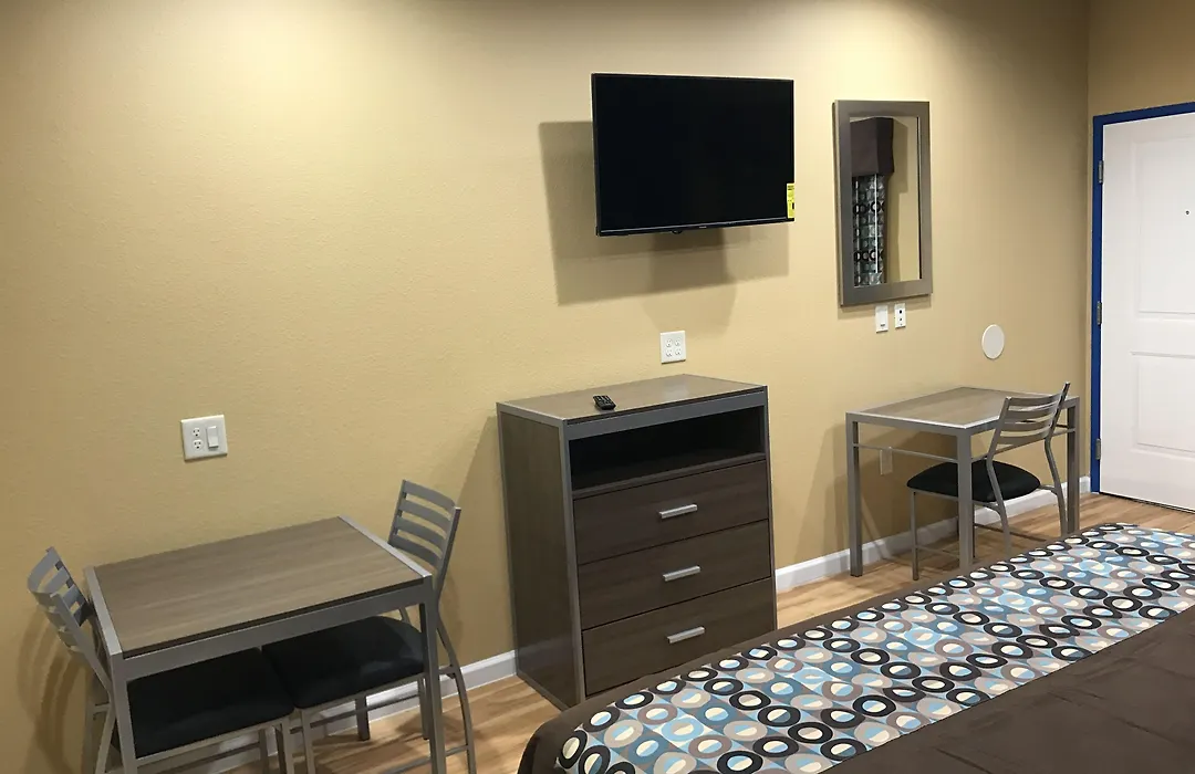 Deluxe Inn & Suites - Baytown-1