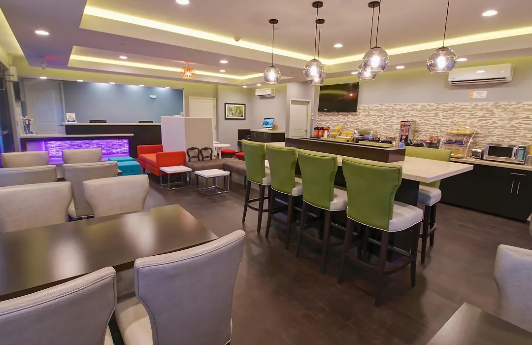 Days Inn & Suites By Wyndham Port Arthur-1