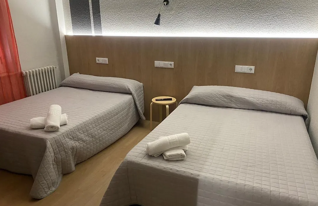Hostal Uría-1
