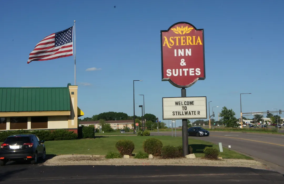 Coratel Inn And Suites By Jasper Stillwater-1