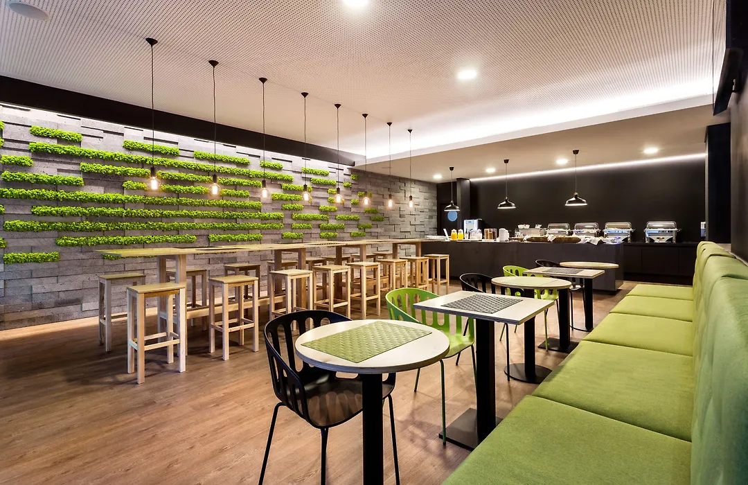 Neat Hotel Avenida-1