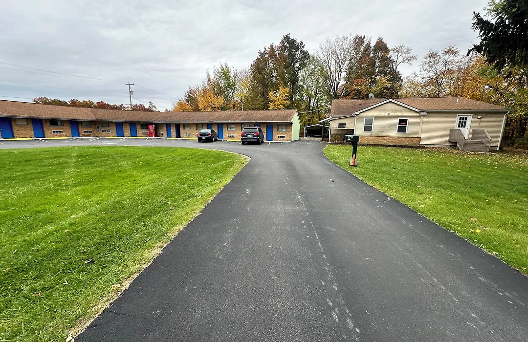 Westgate Manor Motel Austintown & Youngstown Ohio-1