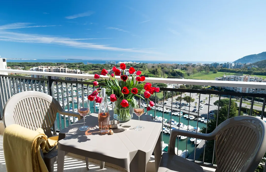 Appart Hotel Mandelieu-1