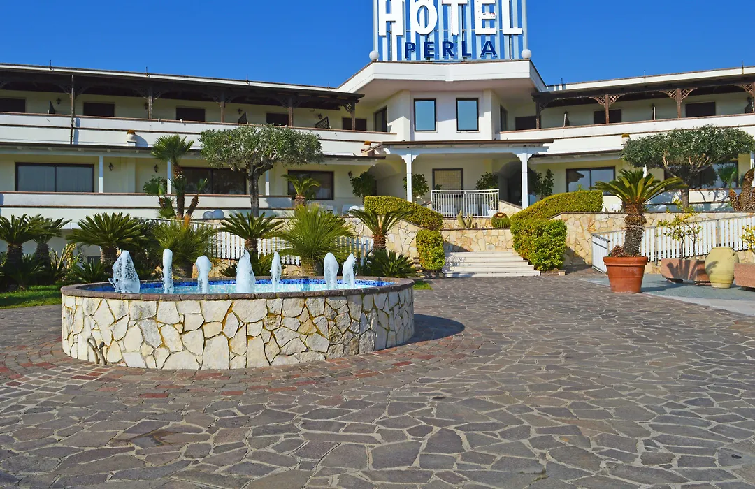 Perla Hotel E Garden - Free Parking And Pool - Open Area With Beautiful View Of The Landscape-1