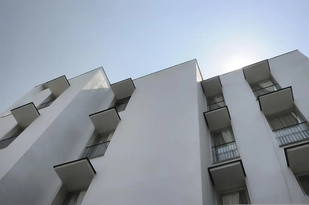 Rolling Hotel-1