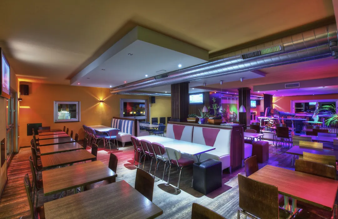 Locanda Black And White Sondrio-1