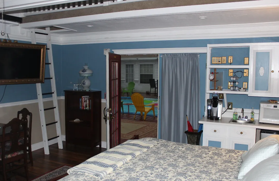 Book Nook Inn-1