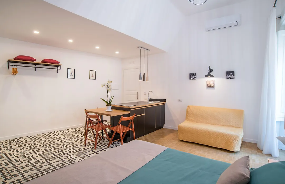 Napoliamo Guest House-1
