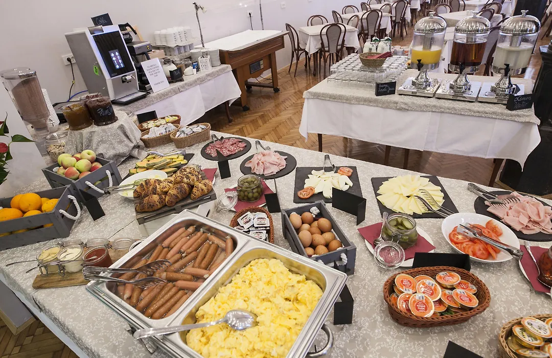 Eco Hotel Center Postojna-1