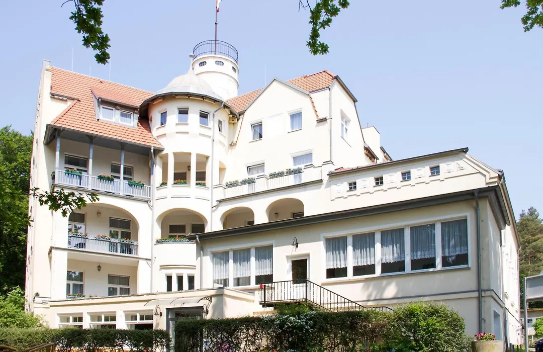 Waldschloss Parow-1