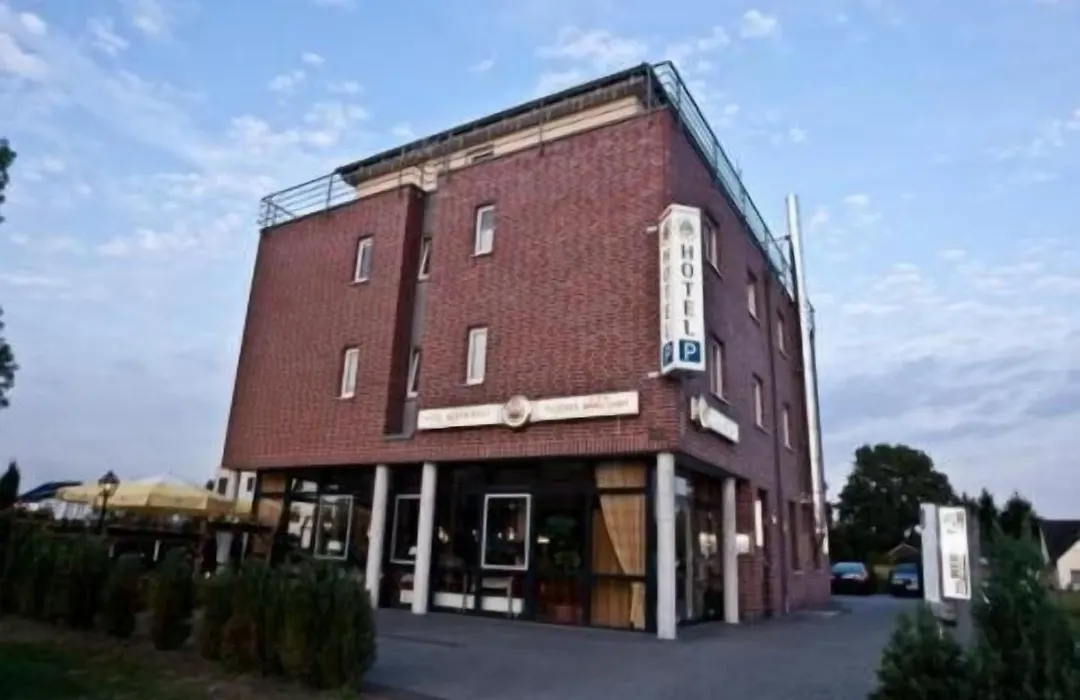 Hotel Manu-1