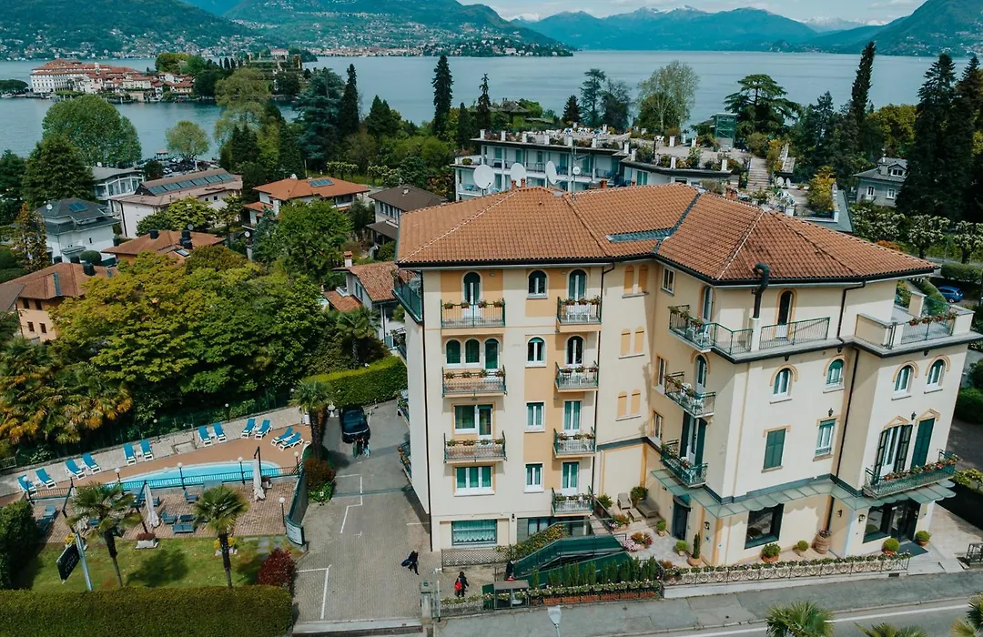 Hotel Flora-1
