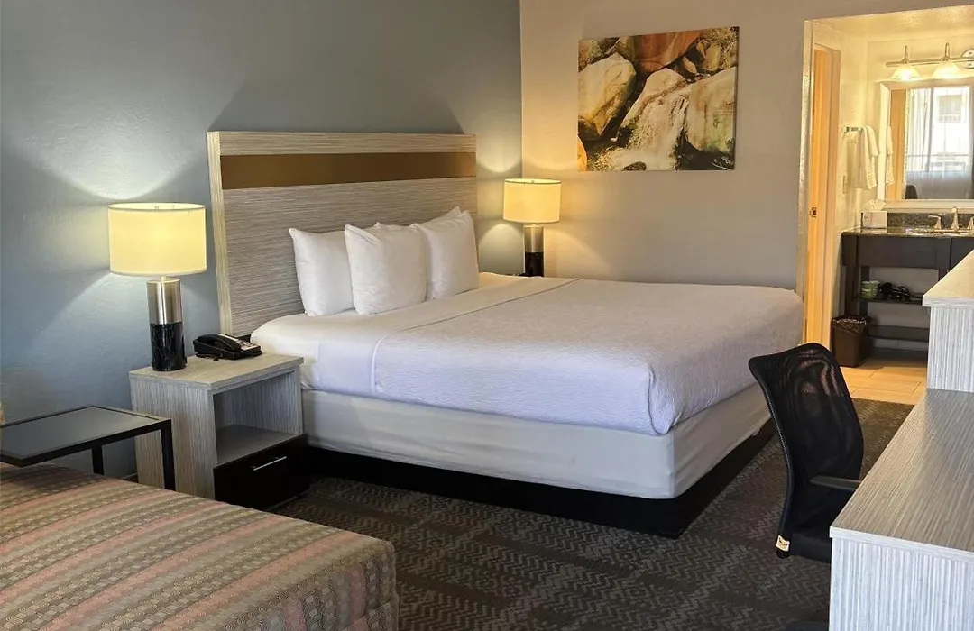 Surestay Innsuites Phoenix Hotel & Suites By Best Western-1